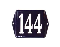 Emaille huisnummerbordje met oor. 6x6 cm. Blauw/Wit