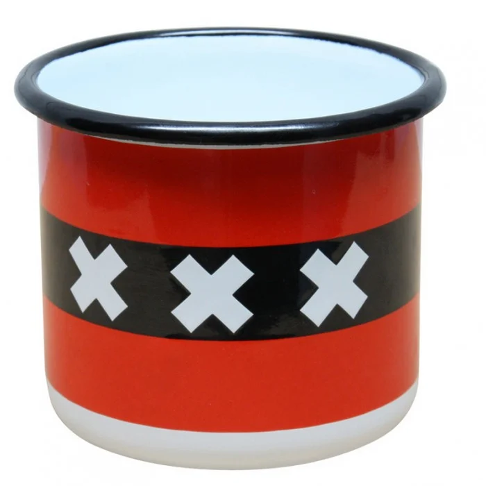 Mok van emaille. XXX vlag Amsterdam,