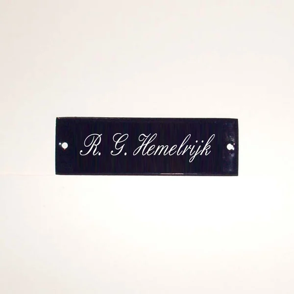 Emaille naamplaatje gebold. Formaat 11x3,5 cm. Kleur: Blauw met Wit. Type NPG2 BLW