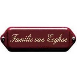 Emaille naamplaatje met oor, 12x4 cm, in Bordeaux Rood/Crëme. Type NPO30RC