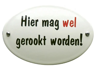 Hier mag wel gerookt worden! Emaille bordje ovaal. 12x8 cm. Type KNH78