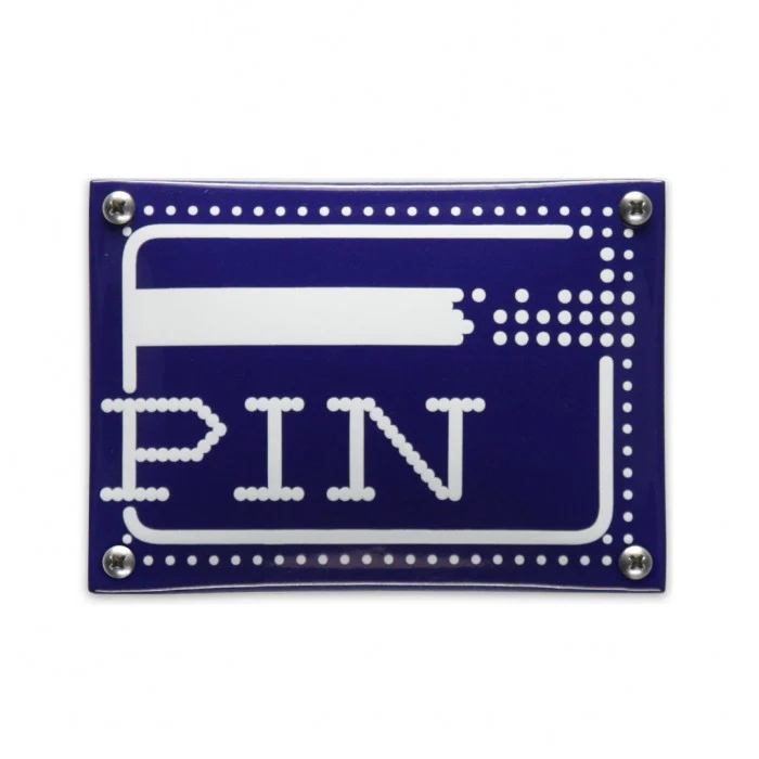 Pin emaille bordje. 14x10 cm. Type: MS03