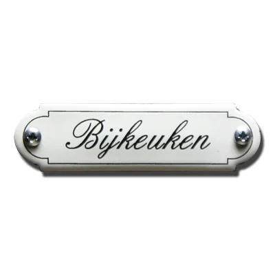 Bijkeuken. Emaille tekstbordje Klassiek. 11,5x2,7 cm. Lettertype Sierschrift