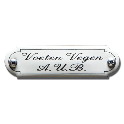 Voeten Vegen A.U.B.. Emaille tekstbordje Klassiek. 11,5x2,7 cm. Lettertype Sierschrift