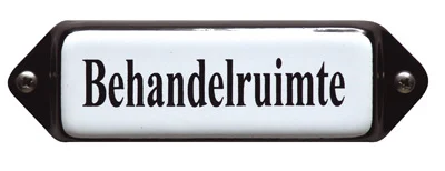 Emaille tekstbordje met 'oor'. 8x3 cm. Lettertype Times. Tekst: Behandelruimte