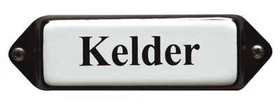 Emaille tekstbordje met 'oor'. 8x3 cm. Lettertype Times. Tekst: Kelder