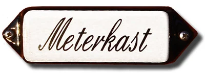 Emaille tekstbordje met 'oor'. 8x3 cm. Lettertype Sierschrift. Tekst: Meterkast
