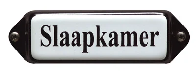 Emaille tekstbordje met 'oor'. 8x3 cm. Lettertype Times. Tekst: Slaapkamer