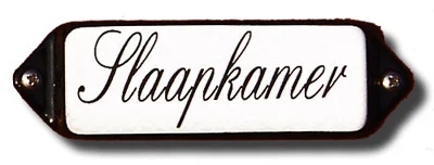 Emaille tekstbordje met 'oor'. 8x3 cm. Lettertype Sierschrift. Tekst: Slaapkamer