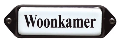 Emaille tekstbordje met 'oor'. 8x3 cm. Lettertype Times. Tekst: Woonkamer