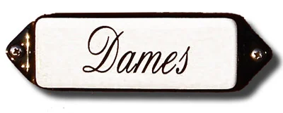 Dames bordje van emaille met oor. Sierletters. 8x3 cm